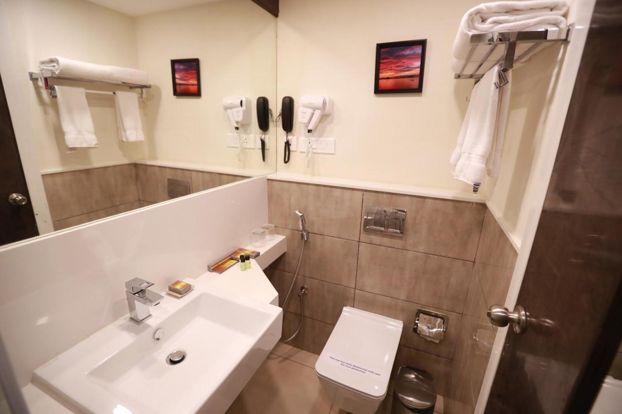Hotel Park Elanza Ченай Екстериор снимка