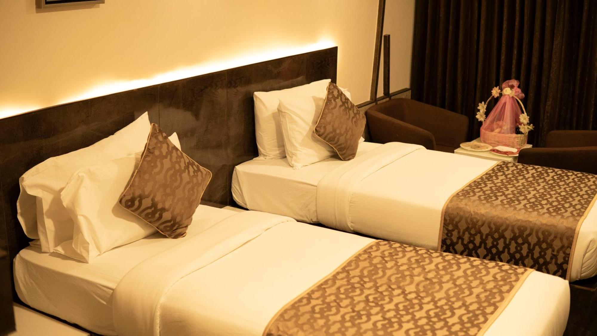 Hotel Park Elanza Ченай Екстериор снимка