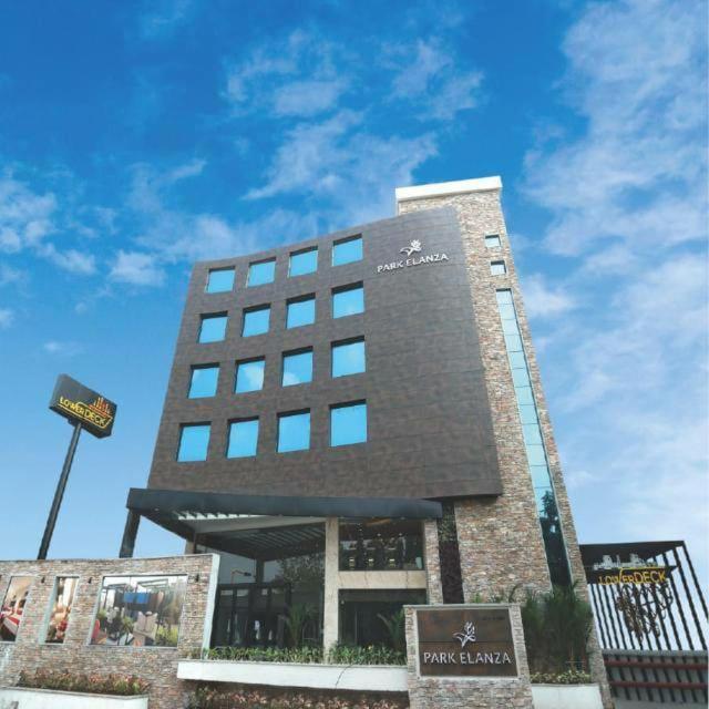 Hotel Park Elanza Ченай Екстериор снимка
