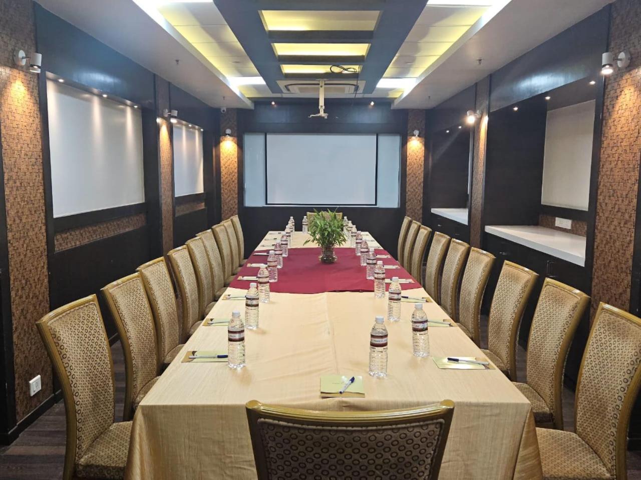 Hotel Park Elanza Ченай Екстериор снимка
