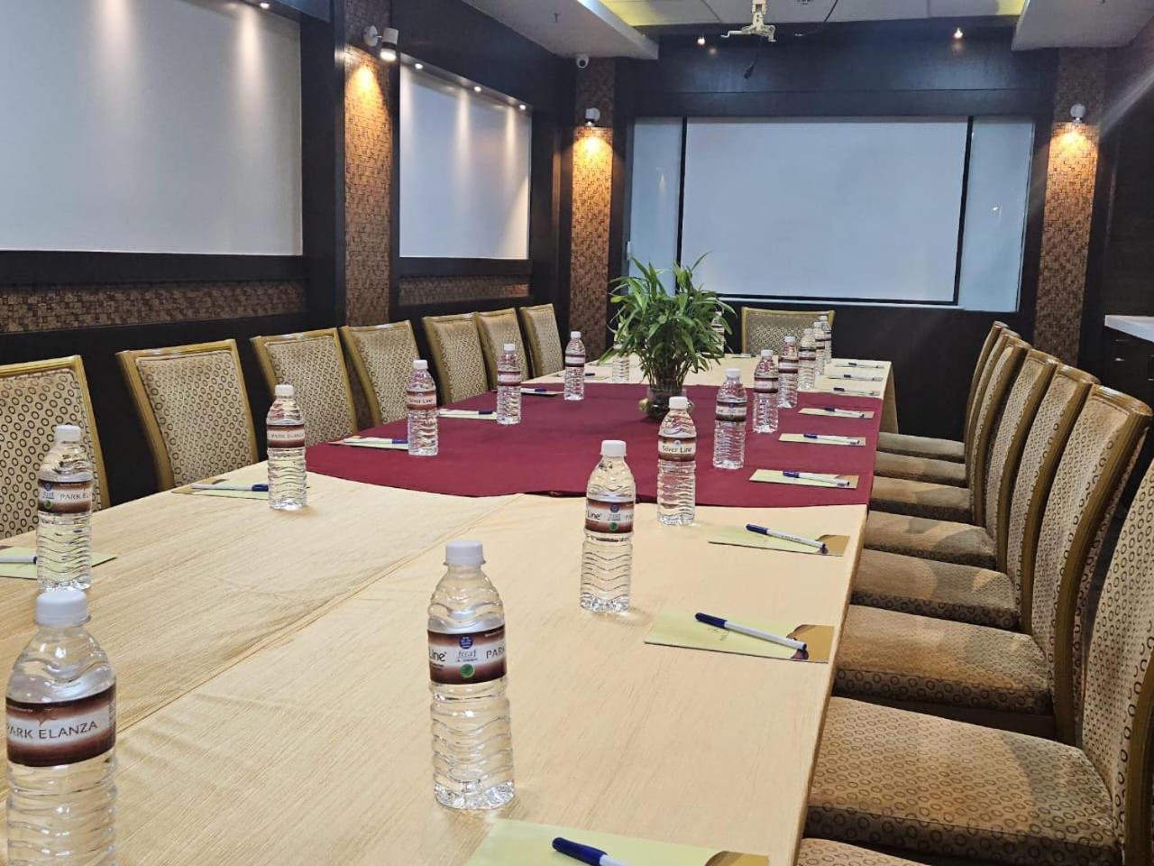 Hotel Park Elanza Ченай Екстериор снимка